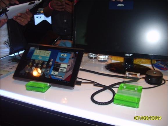 Стенд Acer: защита от краж и презентация планшетных компьютеров. Используемые противокражные системы - inVue POD Module
